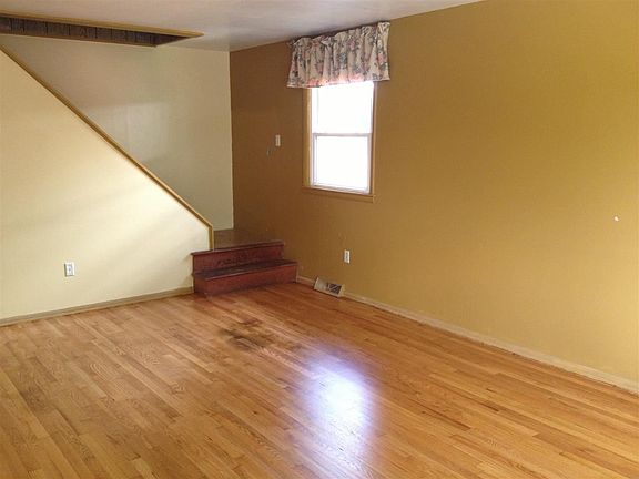 2nd image of 68 Holmes Ct