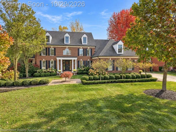3481 S Century Oak Cir, Oakland, MI 48363
