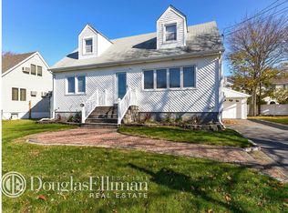 146 Linton Ave, Lindenhurst, NY 11757