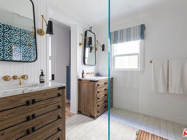 135 S Roxbury Dr #1/2 — Photo 15