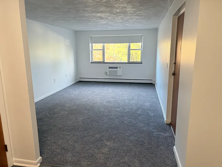 Lexington St Apartments — Photo 4