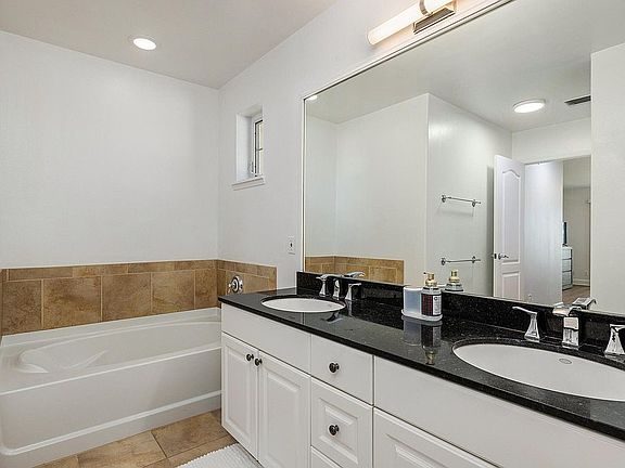 4th image of 92-1027 Koio Dr APT F