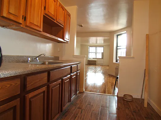 Rented by Joel Weisz, LREB | media 17