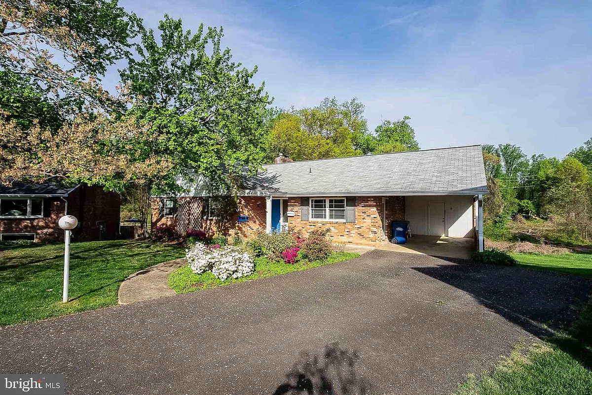 Building Photo - 6608 Fairlawn Dr