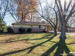 908 Lake Sequoyah Dr, Fayetteville, AR 72701