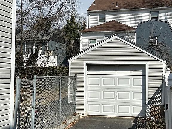 2nd image of 21 Jefferson Ave