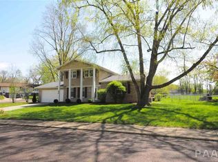 6912 N Camelot Rd, Peoria, IL 61615