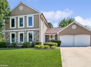 1740 Pebblewood Ln, Hoffman Estates, IL 60192