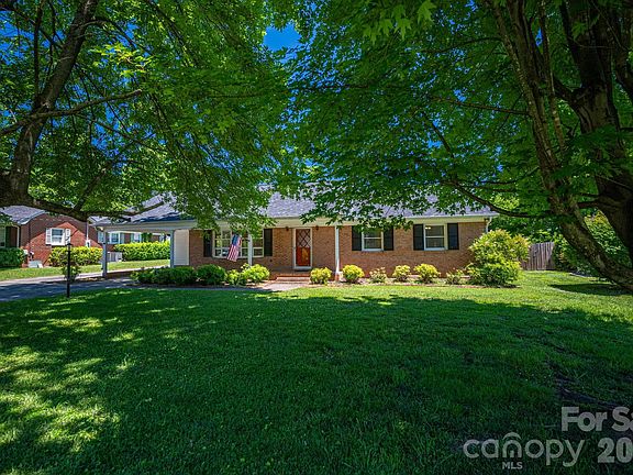 2nd image of 1920 Echo Ln