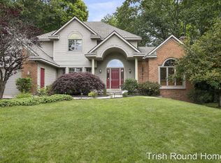 1649 Pinecroft Ct SW, Wyoming, MI 49519