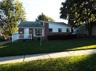 32133 Loomis Dr, Farmington, MI 48336