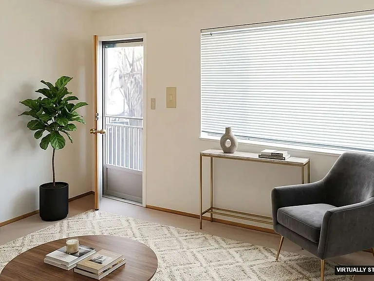 Liv room-virtual staged