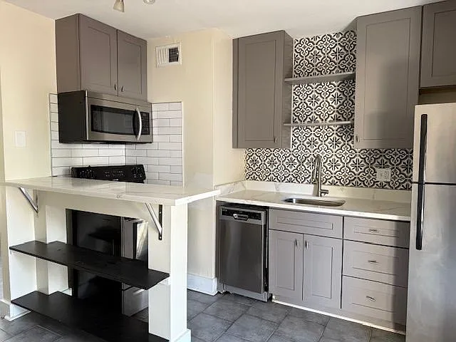 1253 Church St #6 — Photo 1