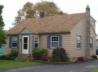 293 Lowden Point Rd, Rochester, NY 14612