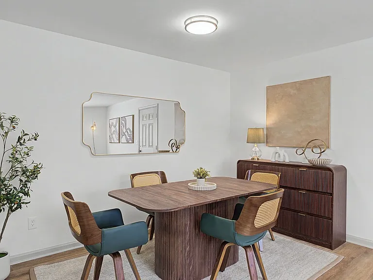 1128 W College St — Photo 11