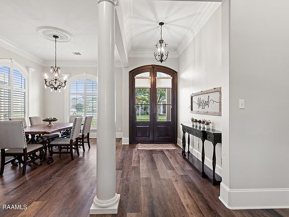 3rd image of 211 Quiet Oaks Dr