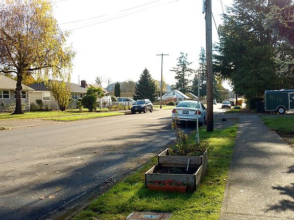 Exterior Neighborhood (street photo)
