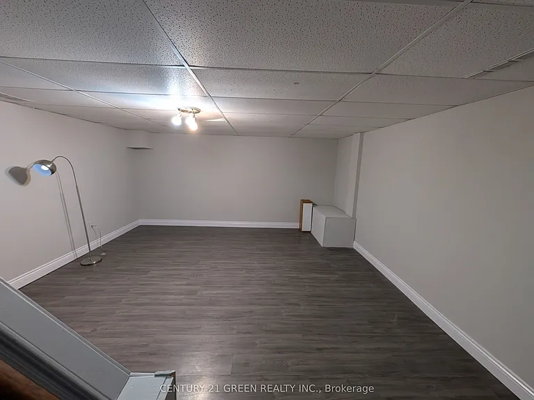 61 Ashley Cres — Photo 11