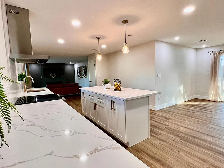 5406 S College Ave — Photo 13