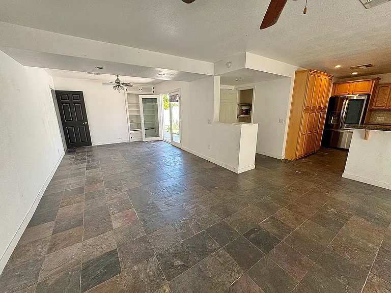 16529 San Fernando Mission Blvd — Photo 4