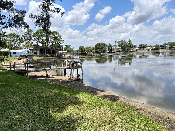 3rd image of 3 Lakeview Dr
