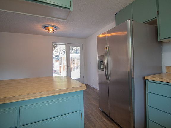 5th image of 834 SE 5th St