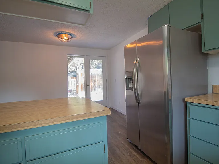 834 SE 5th St — Photo 5