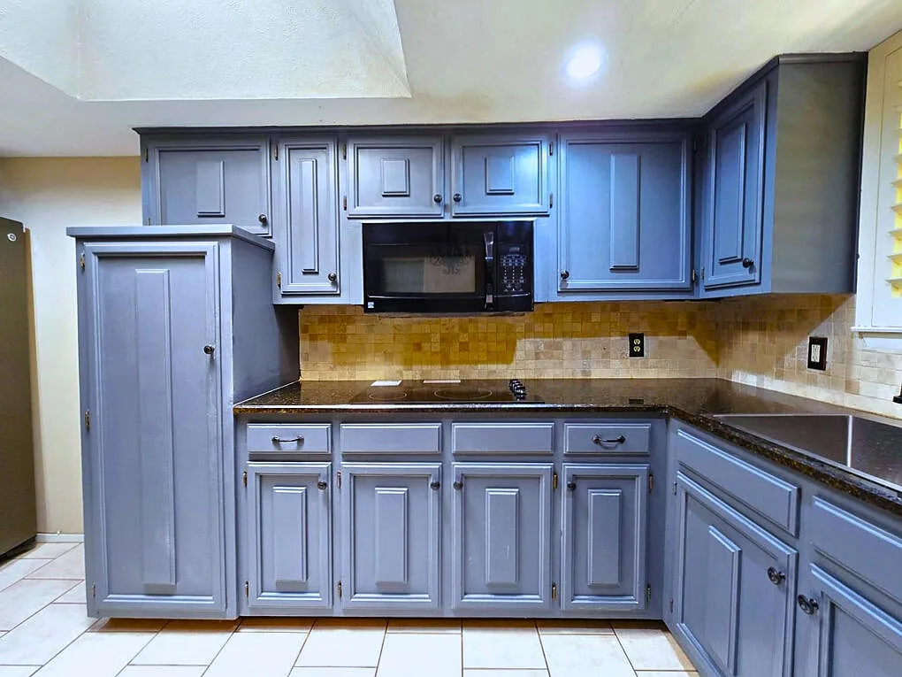 3 bed, 2.0 bath, 2024 sqft, $2,800 — Photo 4