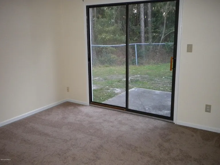1913 Rolling Ridge Dr — Photo 3