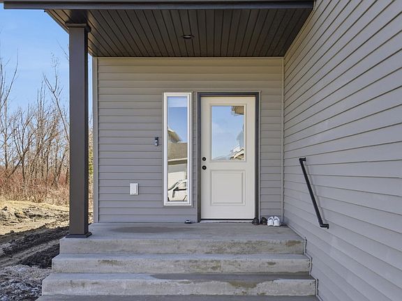 3rd image of 1021 61st Ave W