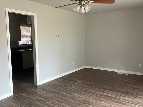 4th image of 9306 Essex Ave
