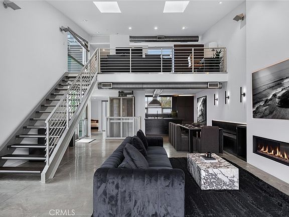 2nd image of 413 29th St