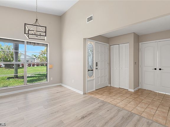 5th image of 9749 Maplecrest Cir