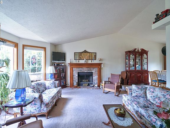 4th image of 3004 NE 98th Cir