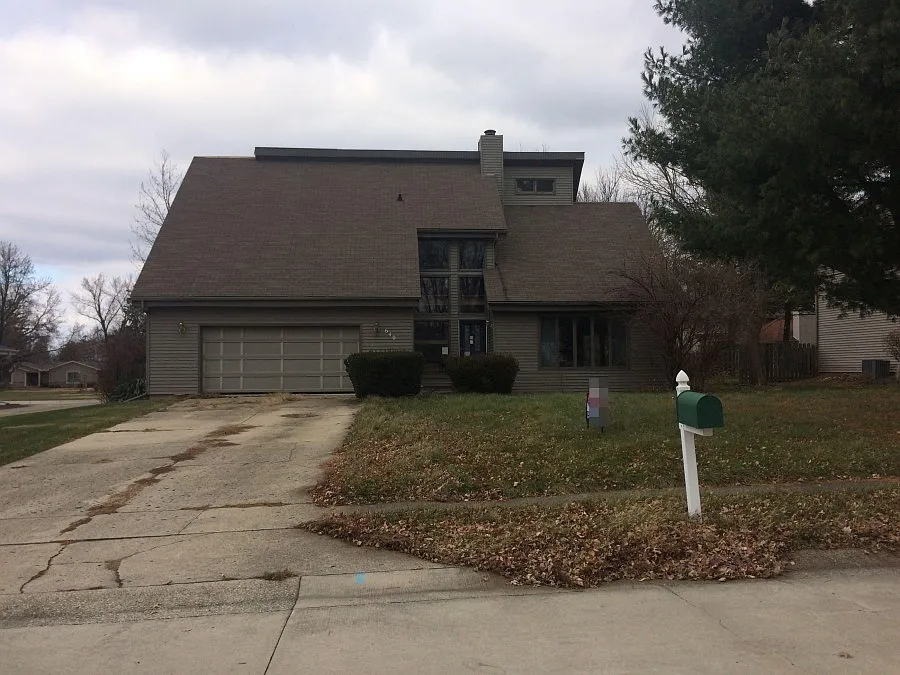 640 Country Manor Dr photo 1