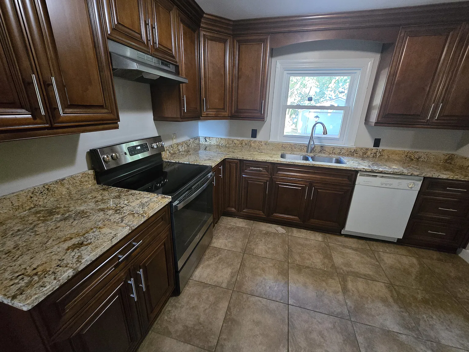 3 bed, 1580 sqft, $1,995 — Photo 4