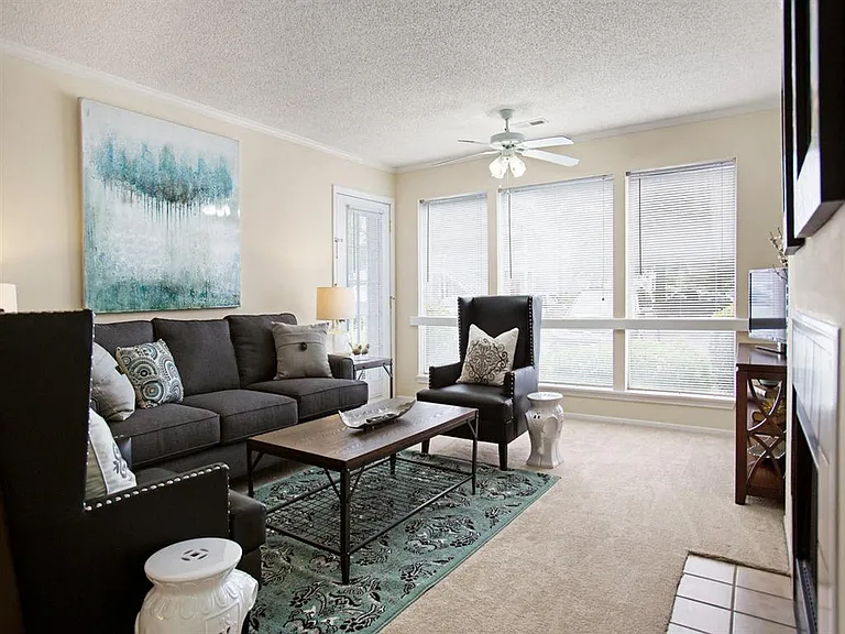 Rivermont Apartment Homes — Photo 19