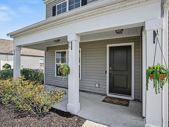 3rd image of 231 Harmony Ln.