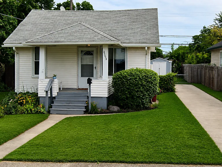 25052 Comfort St — Photo 1