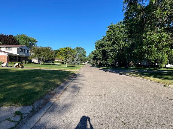 4th image of 422 Boutell Dr