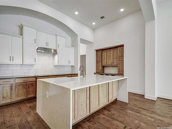 4th image of 105 Westmont