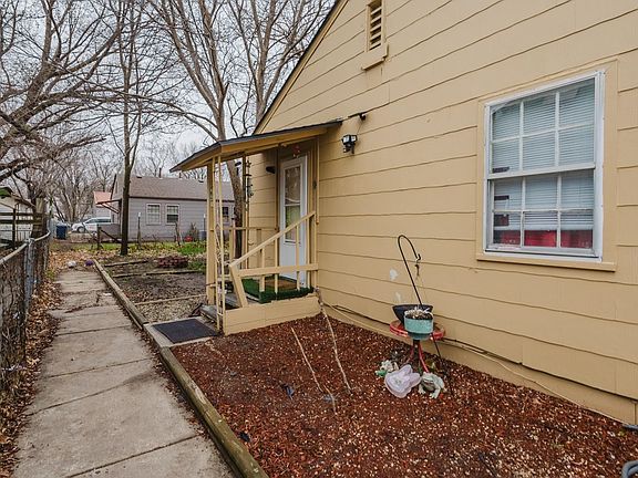 4th image of 910 & 912 S Terrace Dr