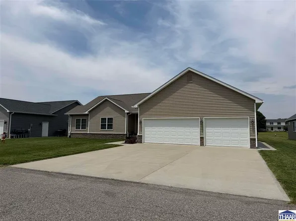 1082 Bogart St, Clinton, IN 47842