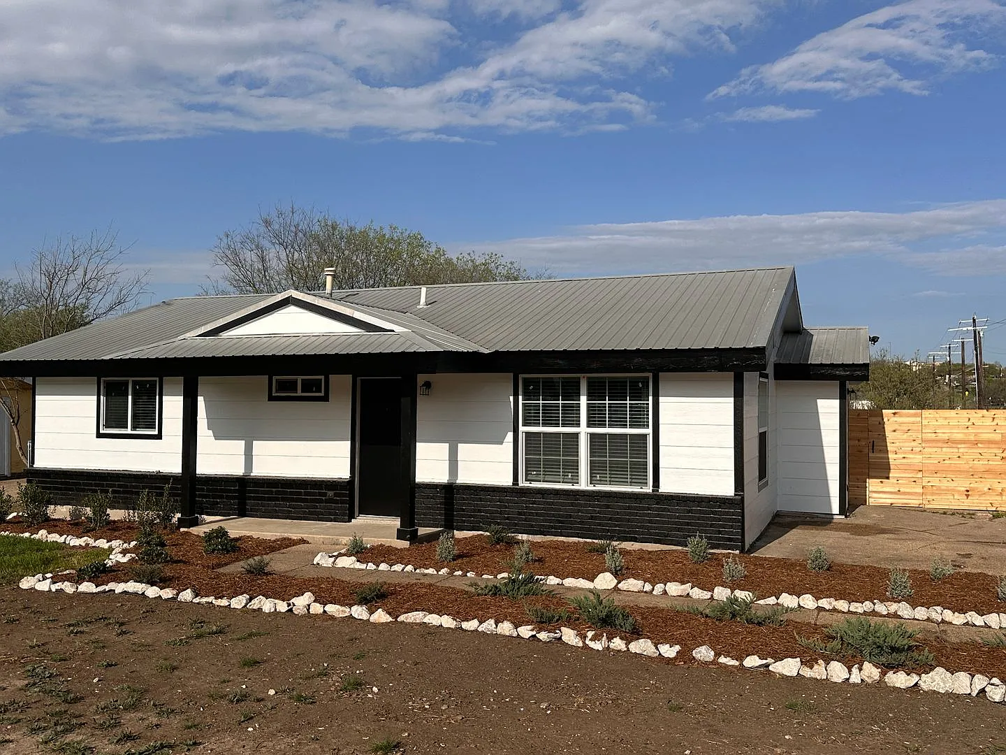 2815 Wheatfield Dr. — Photo 4