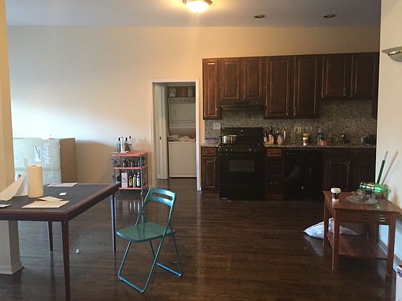 3rd image of 1136 W Grand Ave
