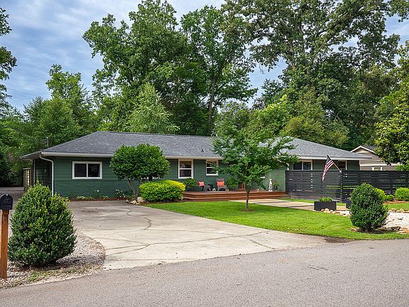 4th image of 1467 Lyon Dr SE