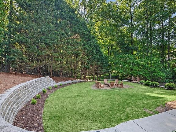 2nd image of 6895 Ridgefield Dr