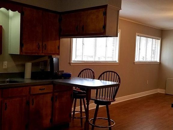 3rd image of 1404 Holly Ct