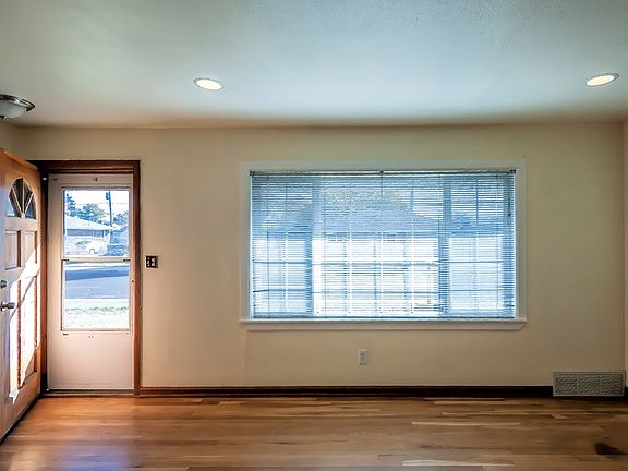 4th image of 15 Francis Dr