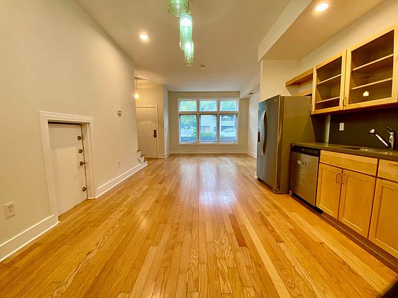 5th image of 4459 Rainbow Blvd
